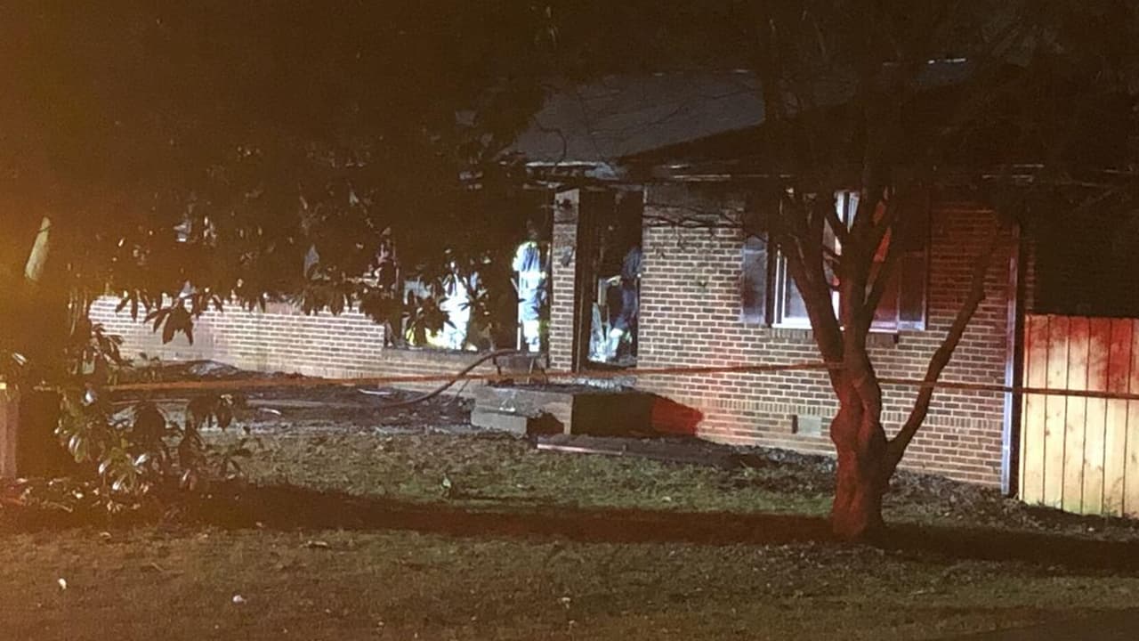 4 niños y una mujer adulta mueren en el incendio de su vivienda.