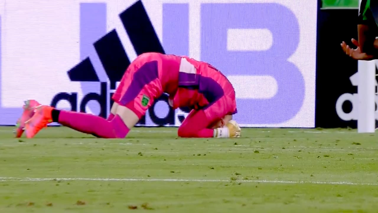 ¡Atroz pifia! 'Regalito' del portero y Cifuentes hace el 1-0 para LAFC