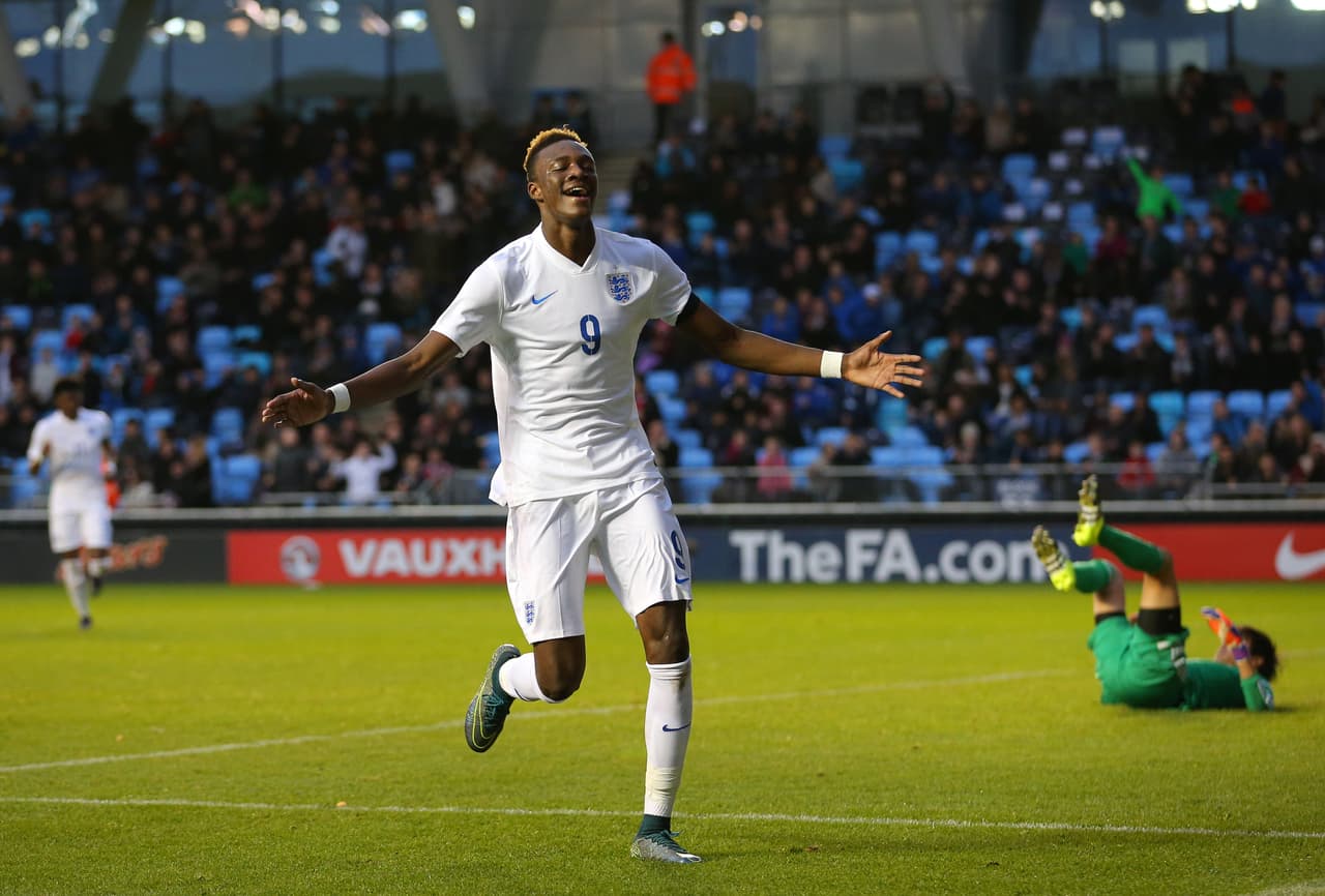 Ha formado parte de la selección inglesa en categorías inferiores desde los 18 años de edad.