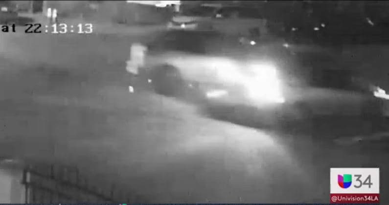 El conductor del auto que embistió al vehículo de los hermanos Holguín no se detuvo ante una una señal de Alto.