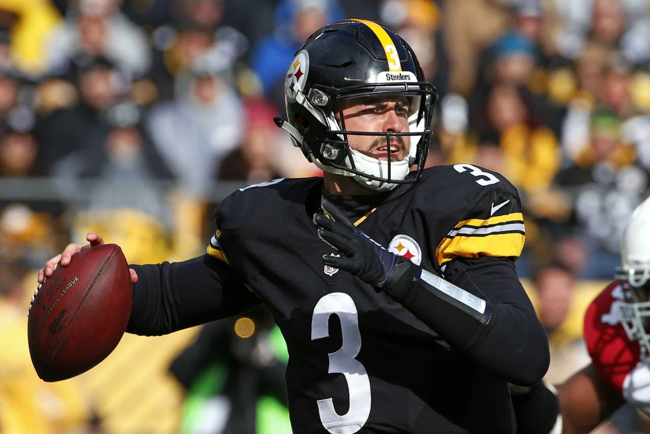 Mike Tomlin concentrado en preparar a Landry Jones como QB titular contra los Chiefs