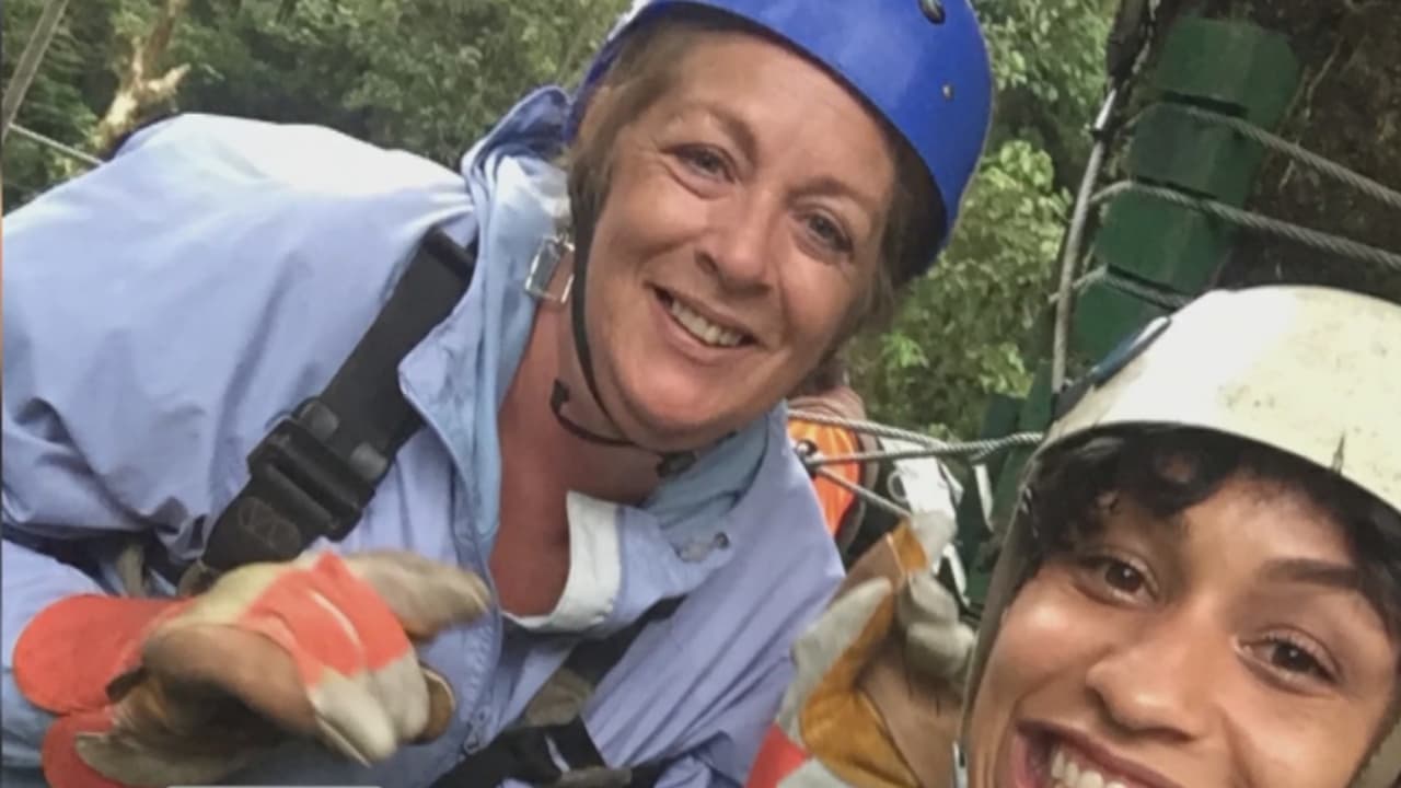 Un hombre mató a martillazos a su mamá, hermana y a una amiga en Long Island