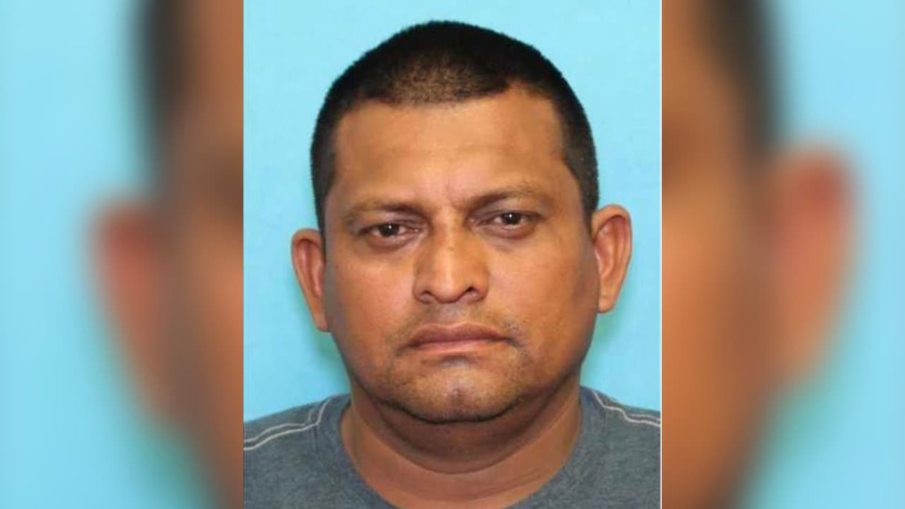 Fermin Mendoza, de 42 años, enfrenta cargos de indecencia con un niño.