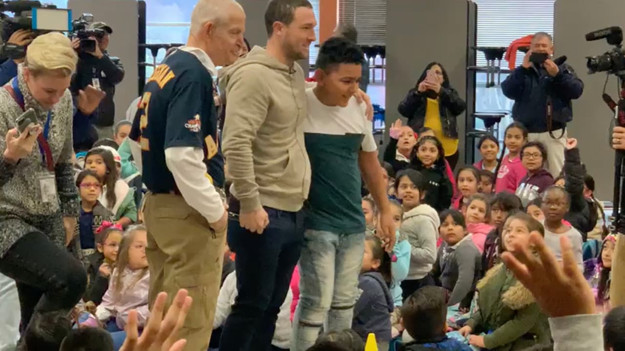 Bregman aseguró estar contento por participar en estos eventos sobre todo en época navideña.