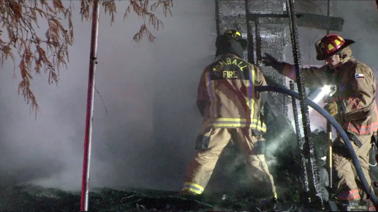 Reportan explosión de oleoducto en Minnesota; servicios de emergencia intentan controlar el incendio