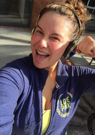 Además, también se ha dejado ver haciendo ejercicio, para así tener buena condición física y poder rendir ante las exigencias de estar sobre el escenario.