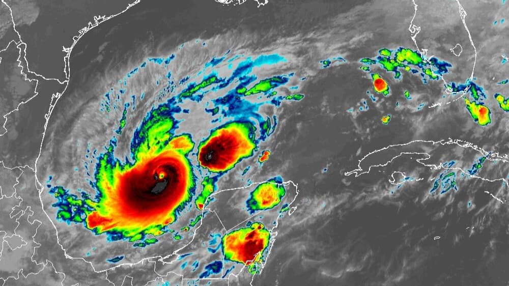 Milton rápidamente se transforma en un poderoso huracán categoría 5 mientras se acerca a Florida