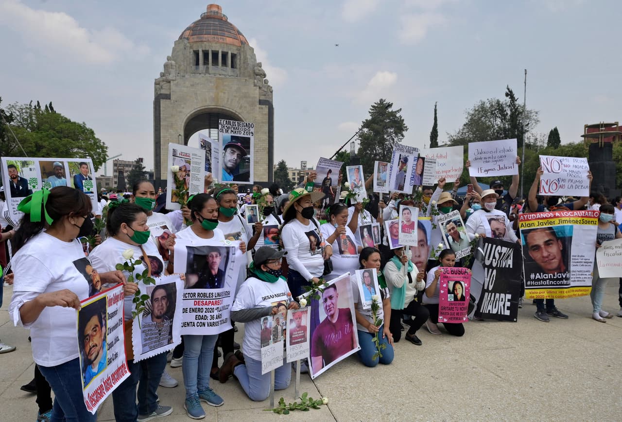 Marchas similares ocurrieron en los estados Nayarit (oeste), Sinaloa, Sonora (noroeste), Guanajuato (centro), entre otros. En México existen casi 100 organizaciones de familiares de desaparecidos, que exigen a la fiscalía crear un banco de datos forenses.
<br>