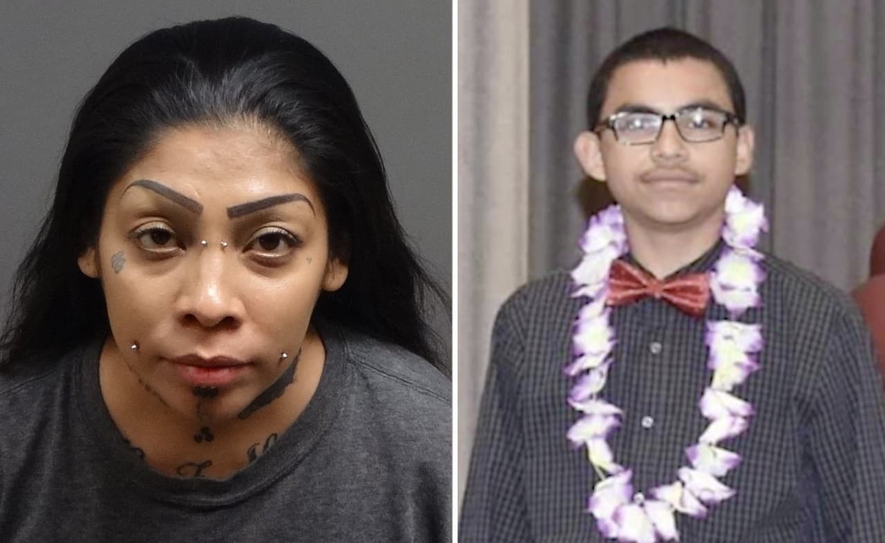 El menor fue trasladado a un hospital Pomona Valley Medical Center donde fue
<b>declarado muerto por personal médico</b>. Las investigaciones posteriores revelaron que "la víctima había sido
<b>agredida por su madrastra inmediatamente antes de necesitar asistencia médica",</b> según el
<a href="https://nixle.us/CS7WY" target="_blank">comunicado</a>.