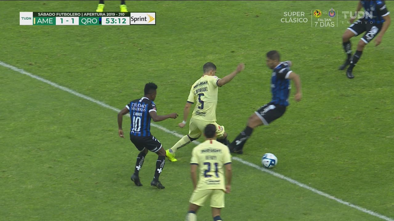 ¿No era adentro del área? Polémica patada a Rodríguez deja muchas dudas