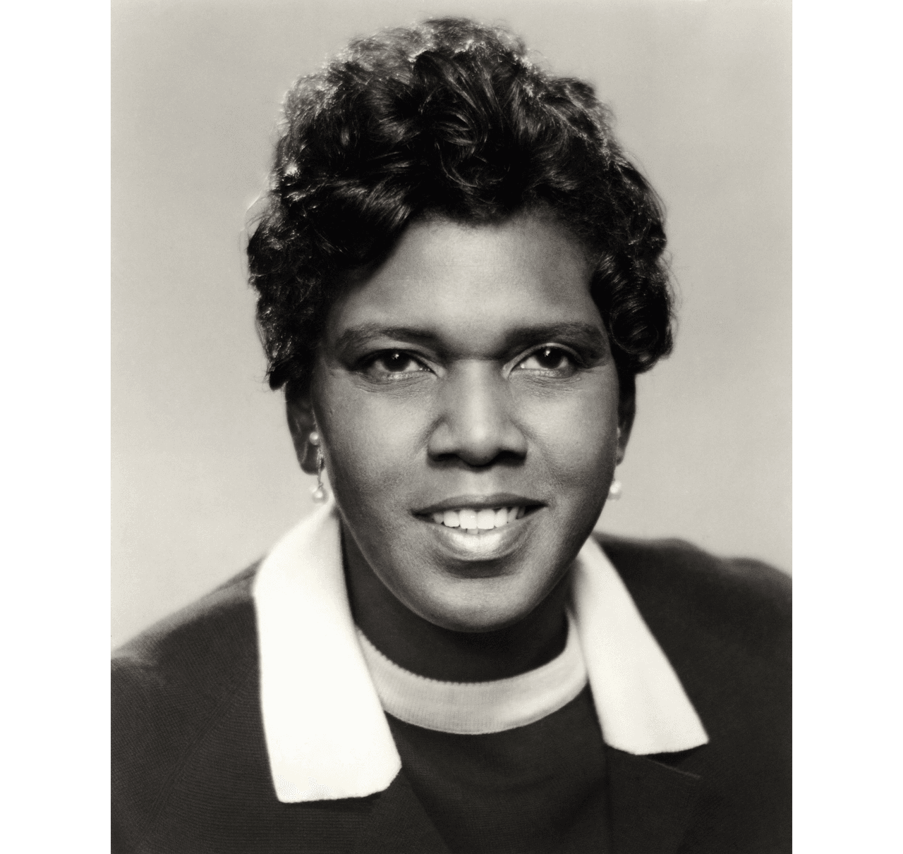 <b>Barbara Charline Jordan</b> (1936-1996), abogada y política. Fue una de las líderes del Movimiento por los Derechos Civiles y fue la primera persona negra en ser elegida para el Senado de Texas, así como la
<b>primer mujer afroamericana del sur de Estados Unidos en llegar a la Cámara de Representantes. </b>Fue la primera mujer en dar un discurso de apertura en la Convención Nacional Demócrata en 1976.