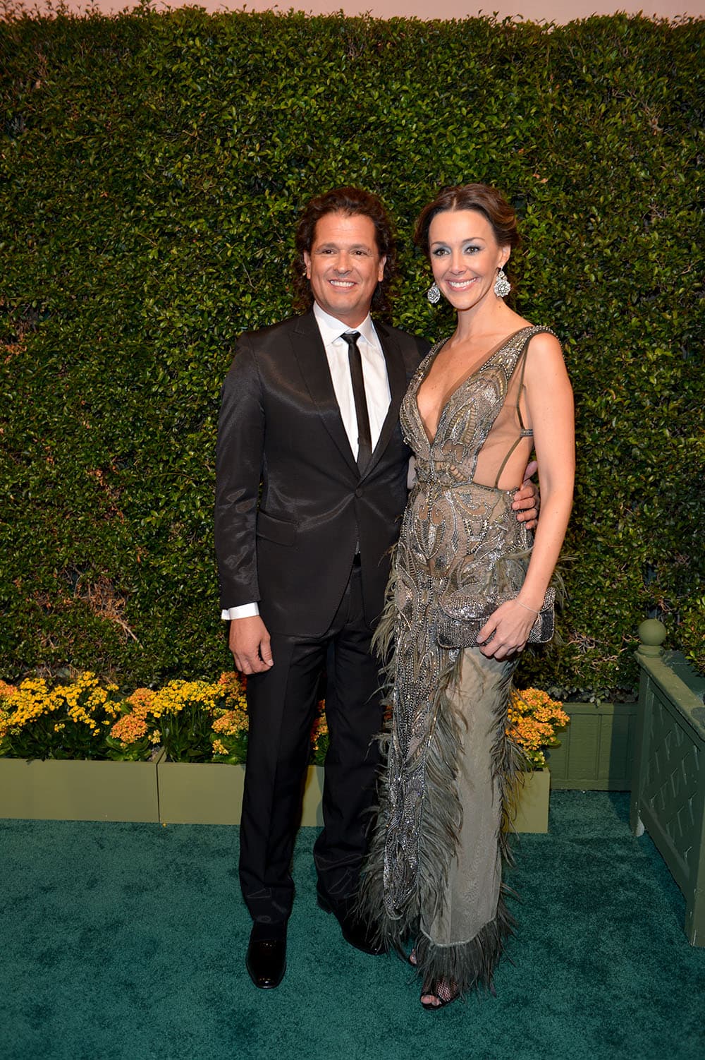 Carlos Vives seguro quedó muy contento con el vestido de su esposa.