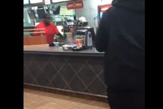 Furioso por su despido, un empleado destruyó una tienda de McDonald’s