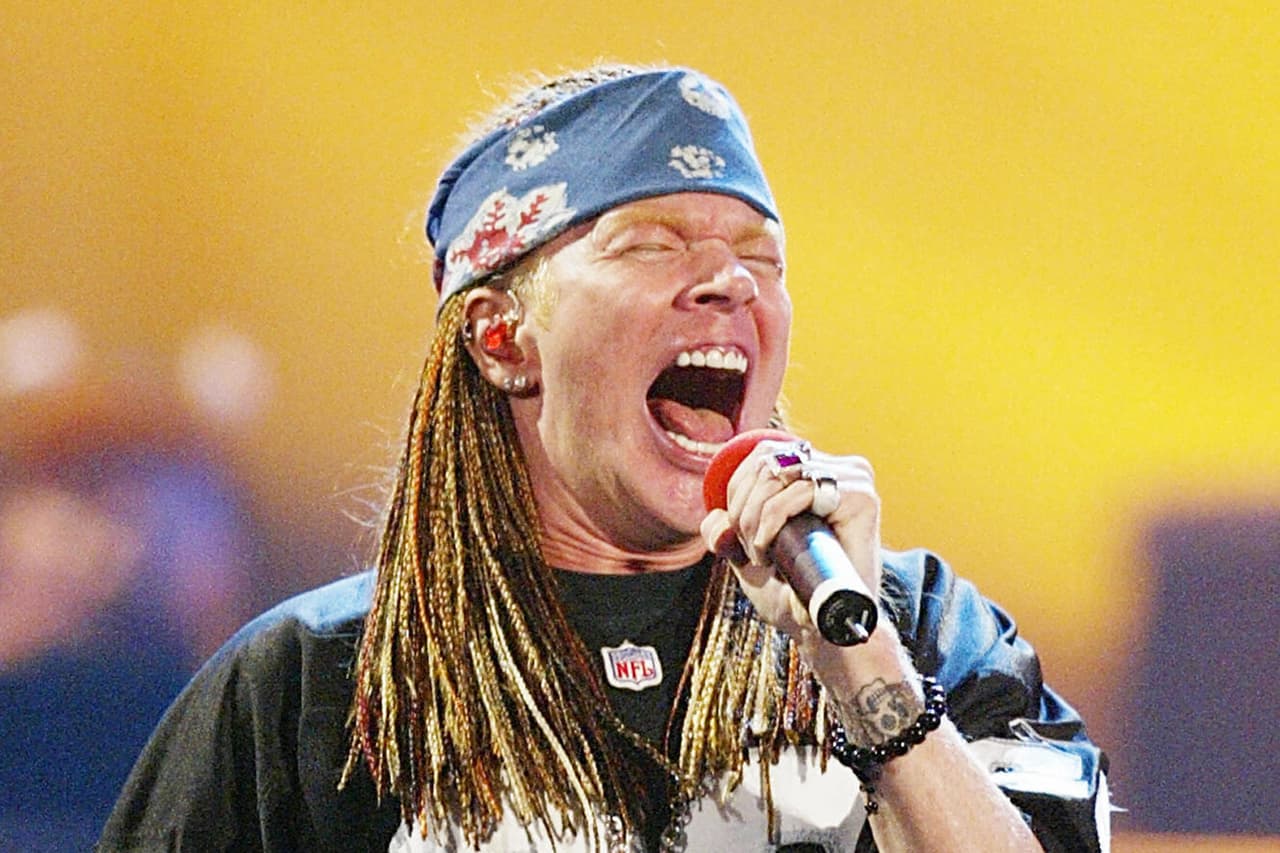 <b>Guns N Roses.</b> “Al igual que muchos artistas que se oponen al uso no autorizado de su música en eventos políticos, hemos solicitado formalmente que no se utilice nuestra música en mítines de Trump o eventos asociados con Trump”. Esto
<a href="https://twitter.com/axlrose/status/1058993598656638976"><u>tuiteó Axl Rose</u></a>, fundador de la banda de rock norteamericana, cuando descubrió que el pegajoso tema ‘Sweet child o' mine’ fue utilizado en un evento político del mandatario en 2018.