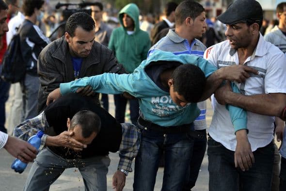 Los detractores del mandatario quemaron un vehículo policial durante los disturbios, en los que los agentes dispararon gases lacrimógenos.
