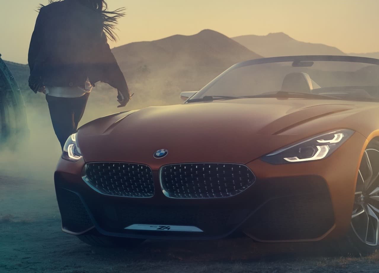 De las claras y limpias líneas de la 
<b>nariz de tiburón</b> del BMW Concept Z4 nacen superficies muy bien definidas de recorren las totalidad de los flancos del vehículo.