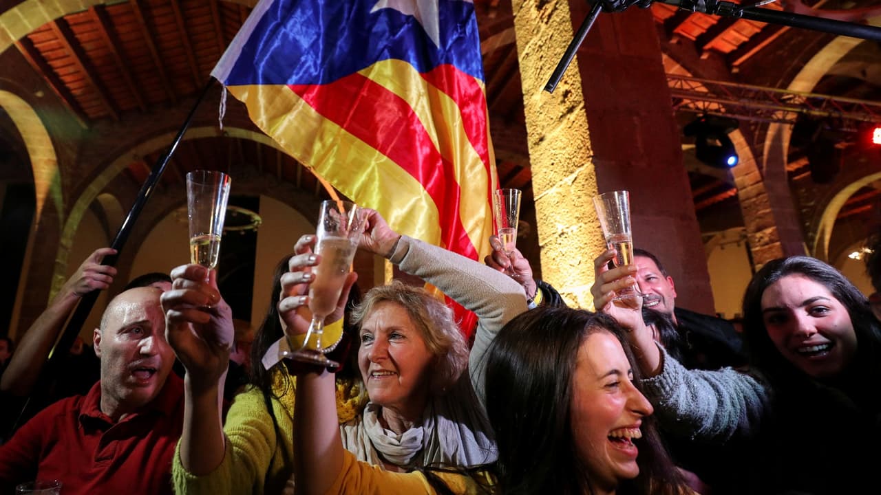Las elecciones apenas cambian el panorama político en Cataluña: los independentistas pueden volver a gobernar 