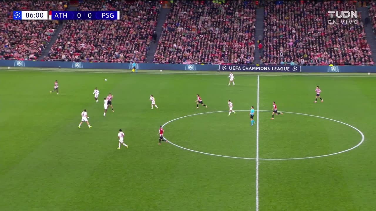 ¡TIRO ATAJADO! disparo por Fabián Ruiz.