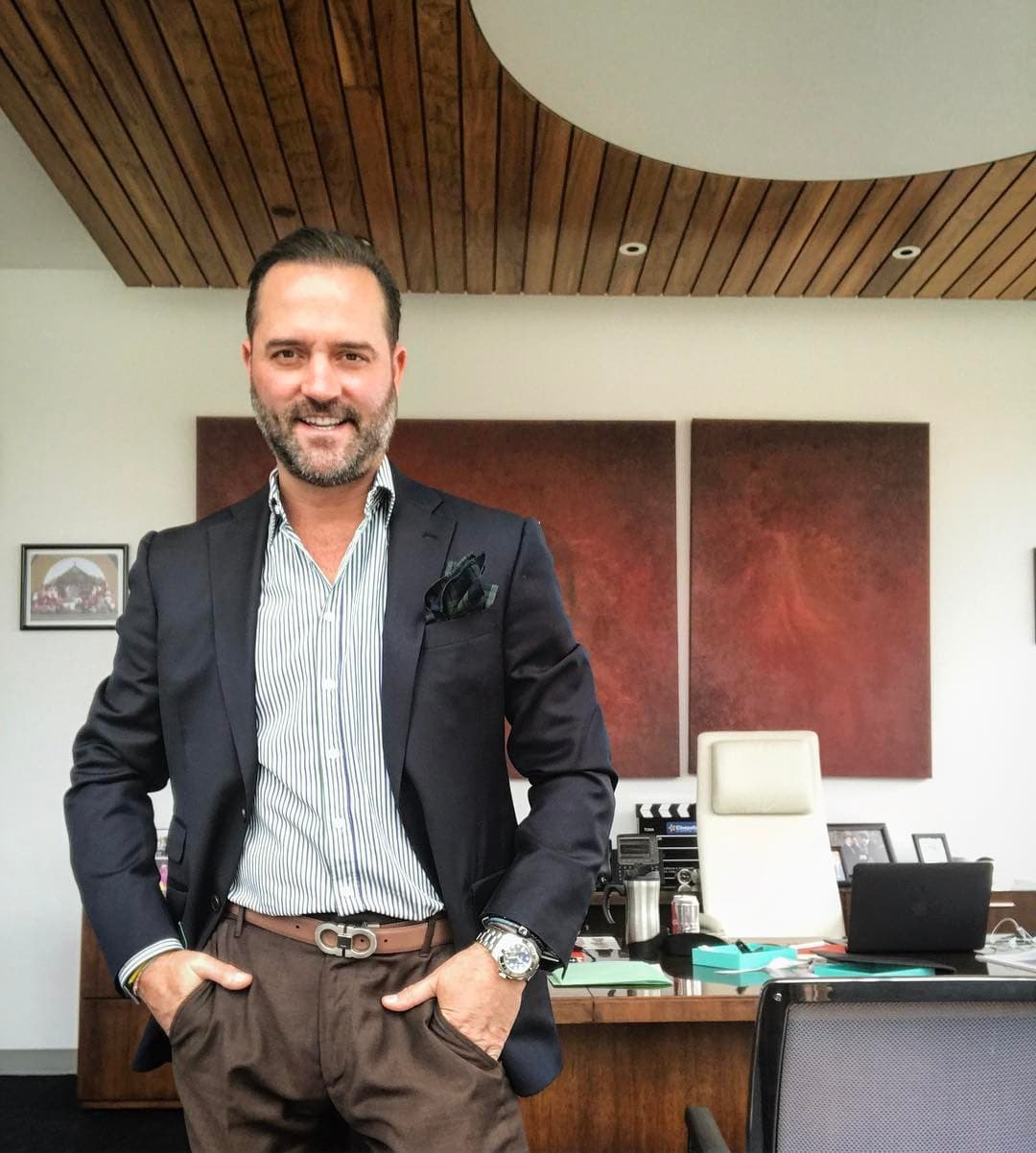 Miguel Mier es economista y profesor de la Maestría de Entretenimiento en Carnegie Mellon LA, y todos pensabamos que la pareja duraría mucho tiempo, pero según la revista 'TVNotas', él no le dedicaba la debida atención a 
<b><a href="http://www.univision.com/temas/grettell-valdez">Grettell</a></b> y por eso decidió terminar con él.