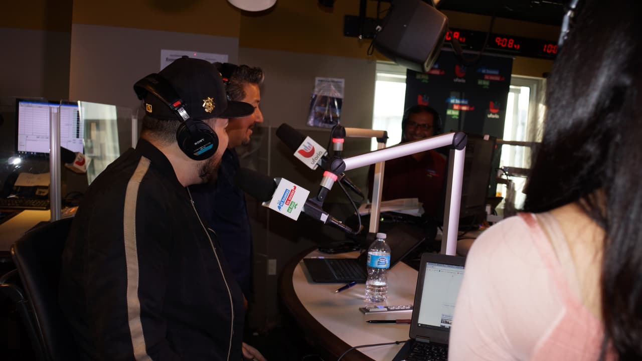 Roberto Tapia llegó al El Bueno, La Mala y El Feo para estrenar en exclusiva su nuevo sencillo.