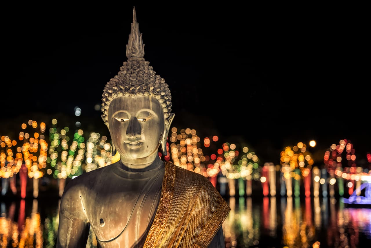 Es el día más sagrado del calendario budista en el que se celebra la existencia e iluminación de Siddharta Gautama, el Buda de la compasión. Fue en el día de Wesak hace más de 2.500 años, en el año 623 AC o sea, 6 siglos antes del nacimiento de Cristo cuando nació Buda.