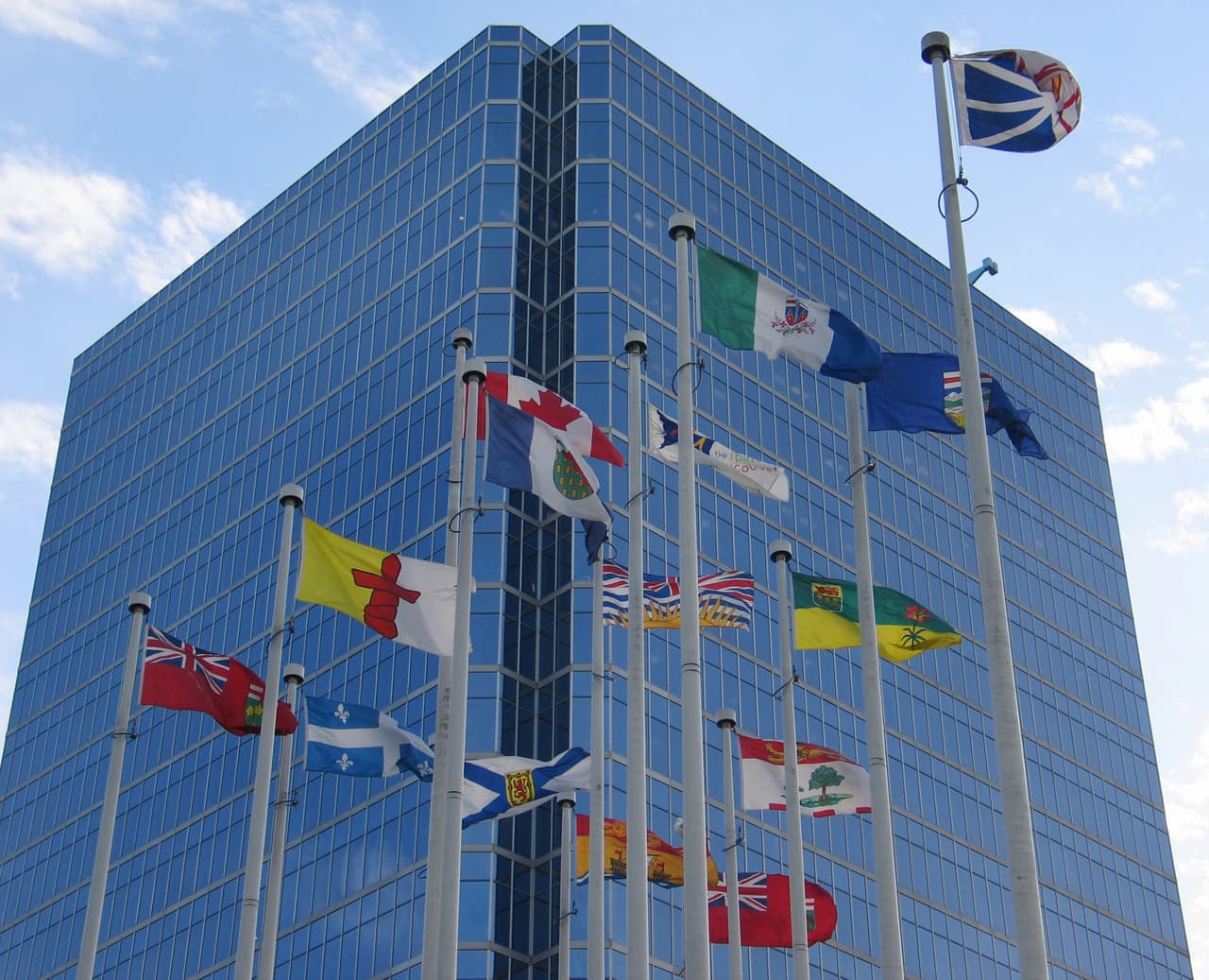 La Asamblea General de las Naciones Unidas ha conferido un reconocimiento internacional en la Sede de las Naciones Unidas y otras oficinas de las Naciones Unidas en el mundo como un homenaje a la contribución que el budismo.
<br>Es una de las religiones más antiguas del mundo, ha aportado durante más de dos milenios y medio un mensaje de compasión y paz, sin historias de guerras para imponer una religión y mucha tolerancia y respeto a todos.