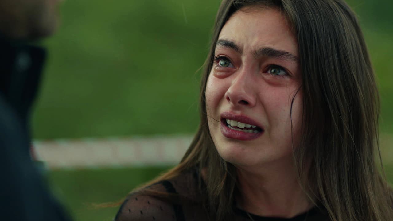 Devastada y alterada Nihan rogó para que no se rindieran y que salvaran a su esposo.