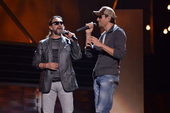 Marco Antonio Solís y Enrique Iglesias nos dieron una espectacular noche con el tema 'El Perdedor'.