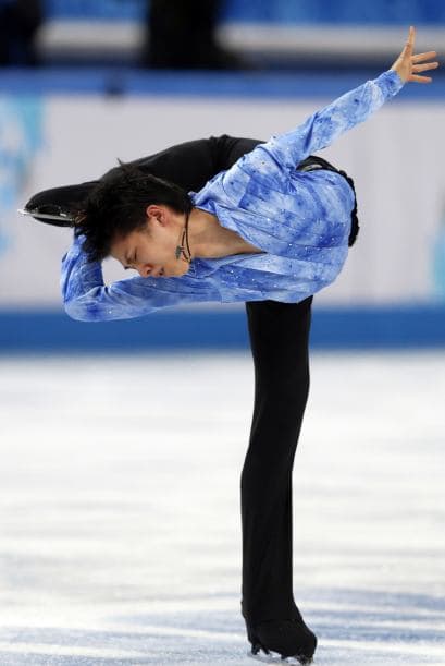 El japonés Yuzuru Hanyu durante la competencia de patinaje artístico en el Iceberg Skating Palace.
