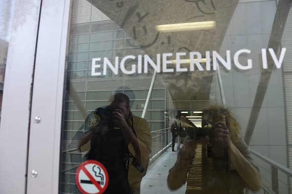 El suceso se reportó poco antes de las 10 de la mañana dentro de un edificio en la escuela de ingeniería.