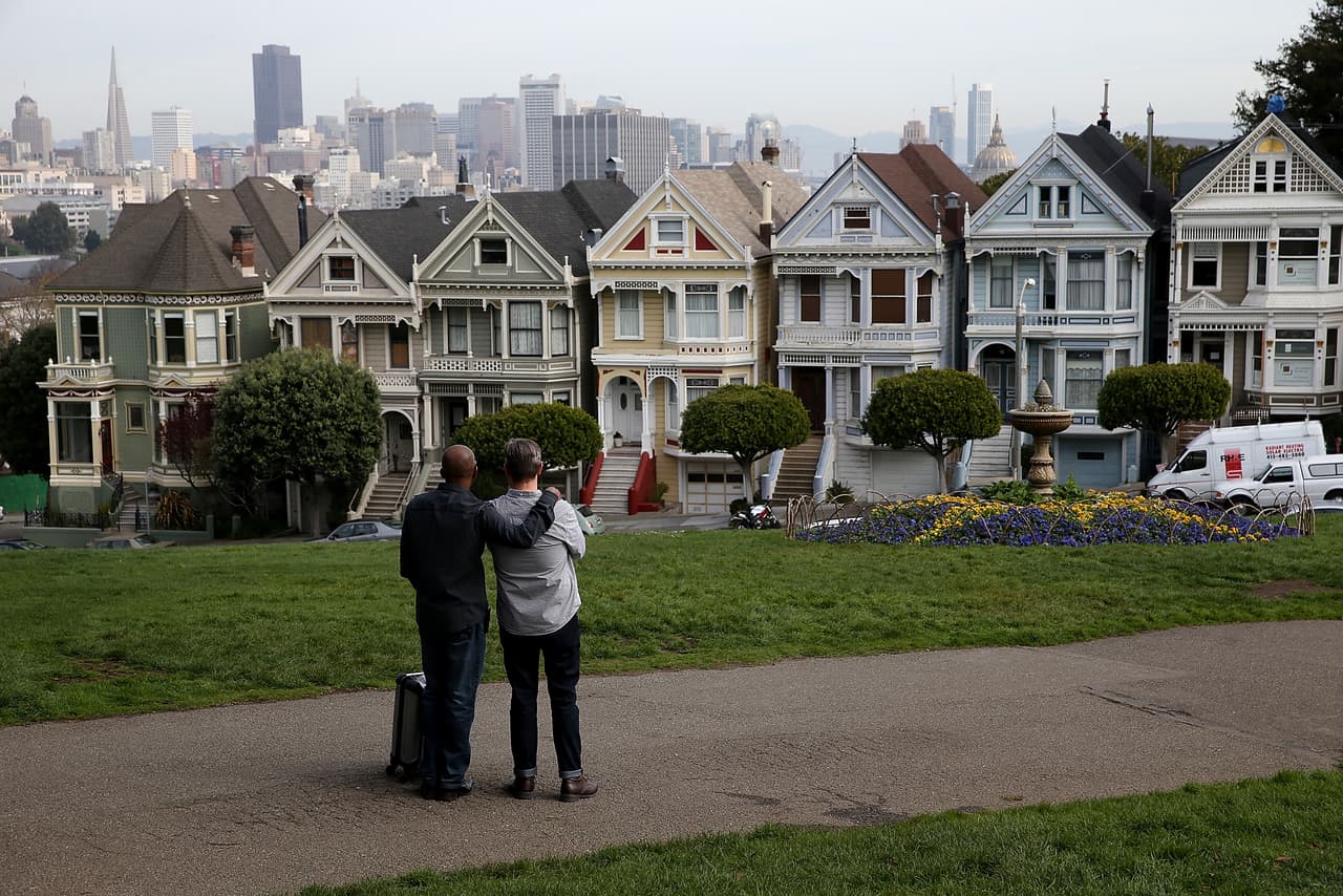 Una de las famosas 'Damas pintadas' de Alamo Square está a la venta. La casa ubicada en la cuadra 714 de la calle Steiner fue construida a principios de 1900. Esta es la primera vez que aparece en el mercado en décadas a un precio de $2.75 millones de dólares.