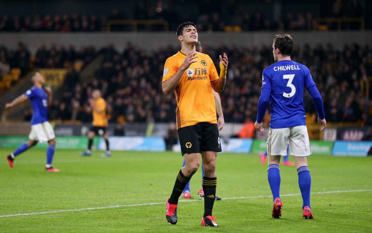 En la siguiente jugada los Wolves tuvieron una oportunidad clara de gol, pero no le llegó el balón a Jiménez, quien tenía buen ángulo de tiro.