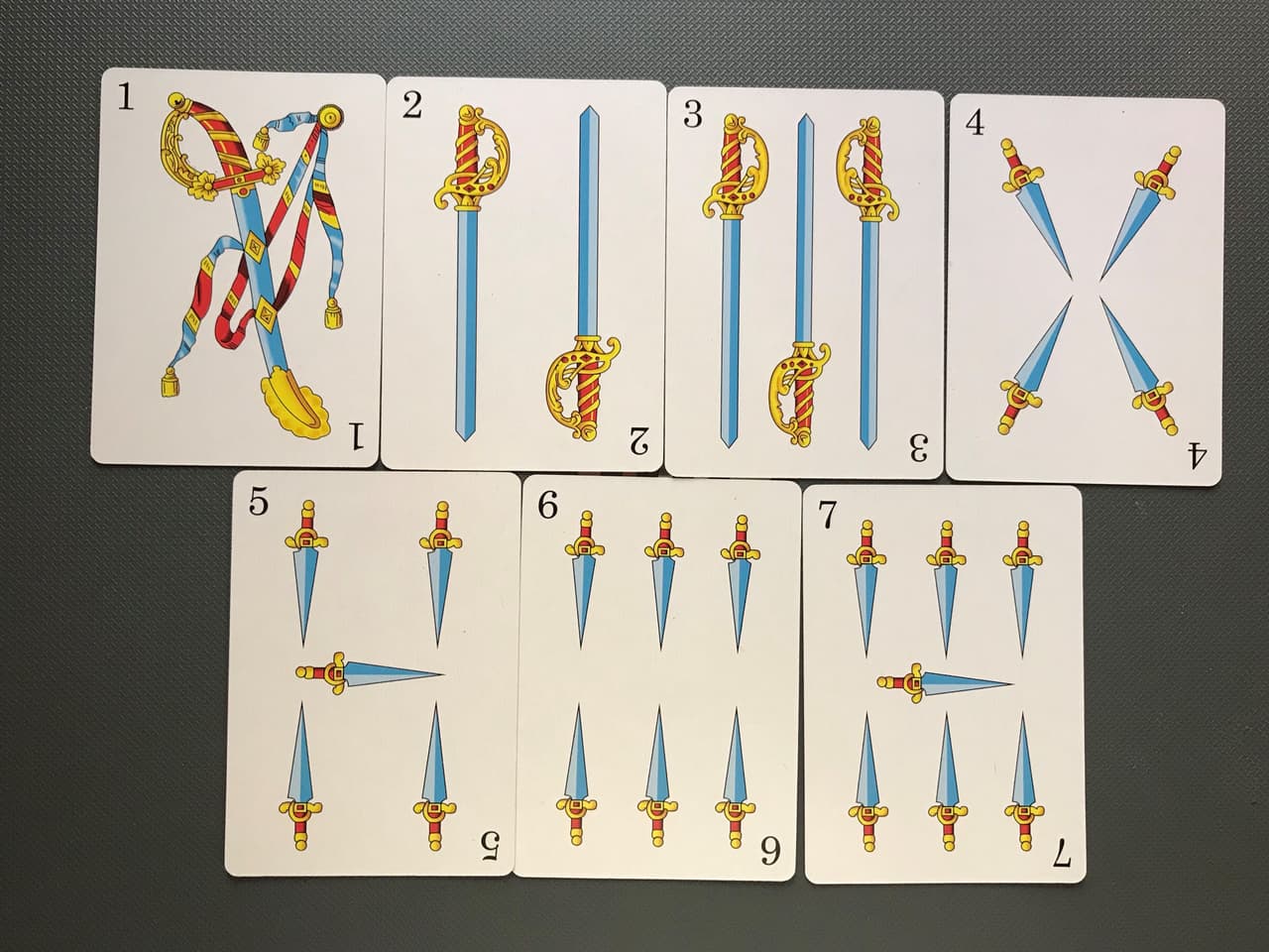 Las espadas hablan de la salud de una persona, inclusive de enfermedades, accidentes o problemas que pueda llegar a tener la persona quien está consultando a las cartas.