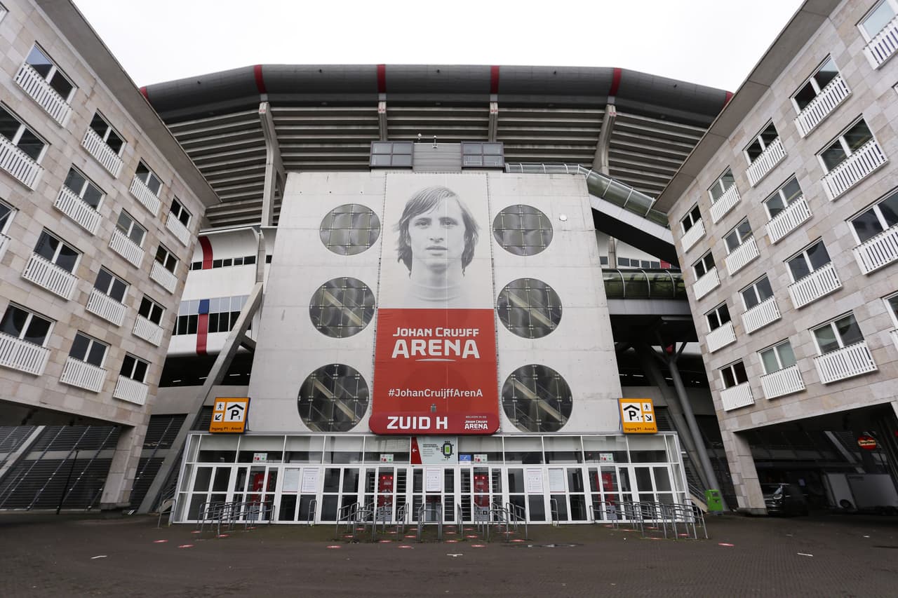 Inicia el partido y Raúl la tuvo cerca y clarísima para gol
