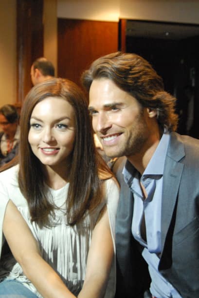 Quienes estuvieron derrochando amor desde el primer momento fueron Angelique Boyer y Sebastián Rulli.