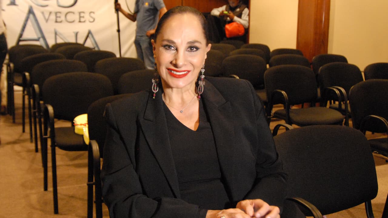 Otra que ni parpadeaba desde que comenzó la historia fue Susana Dosamantes. La primera actriz quedó sorprendida con la actuación de Angelique Boyer.