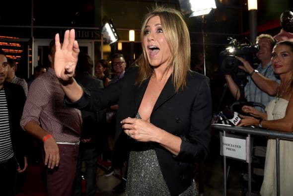 Los fuertes rumores sobre el embarazo de la estrella de 'friends' parecen convertirse en realidad con este vestido que destaca un bulto en su estómago ¿Tú qué opinas?¿Quieres ver más las mejores fotos del mundo del entretenimiento aquí