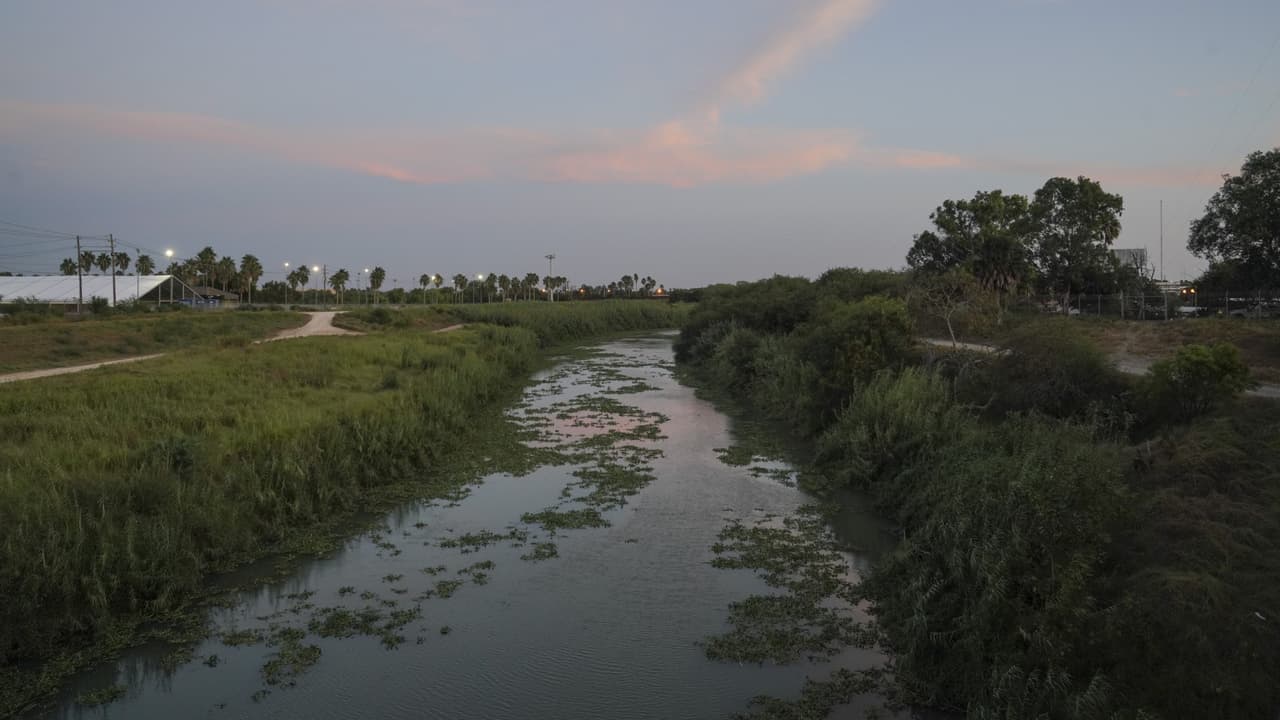 Mexicano solicitante de asilo se suicida en la frontera tras negársele su entrada a Estados Unidos