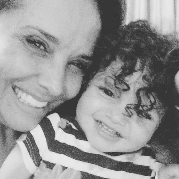 Se nota que está muy contenta en la familia de la actriz.