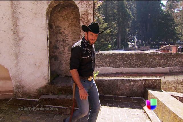 Después de tantas muerter causadas por su mano, comenzó a sufrir por la traición de Fausto.