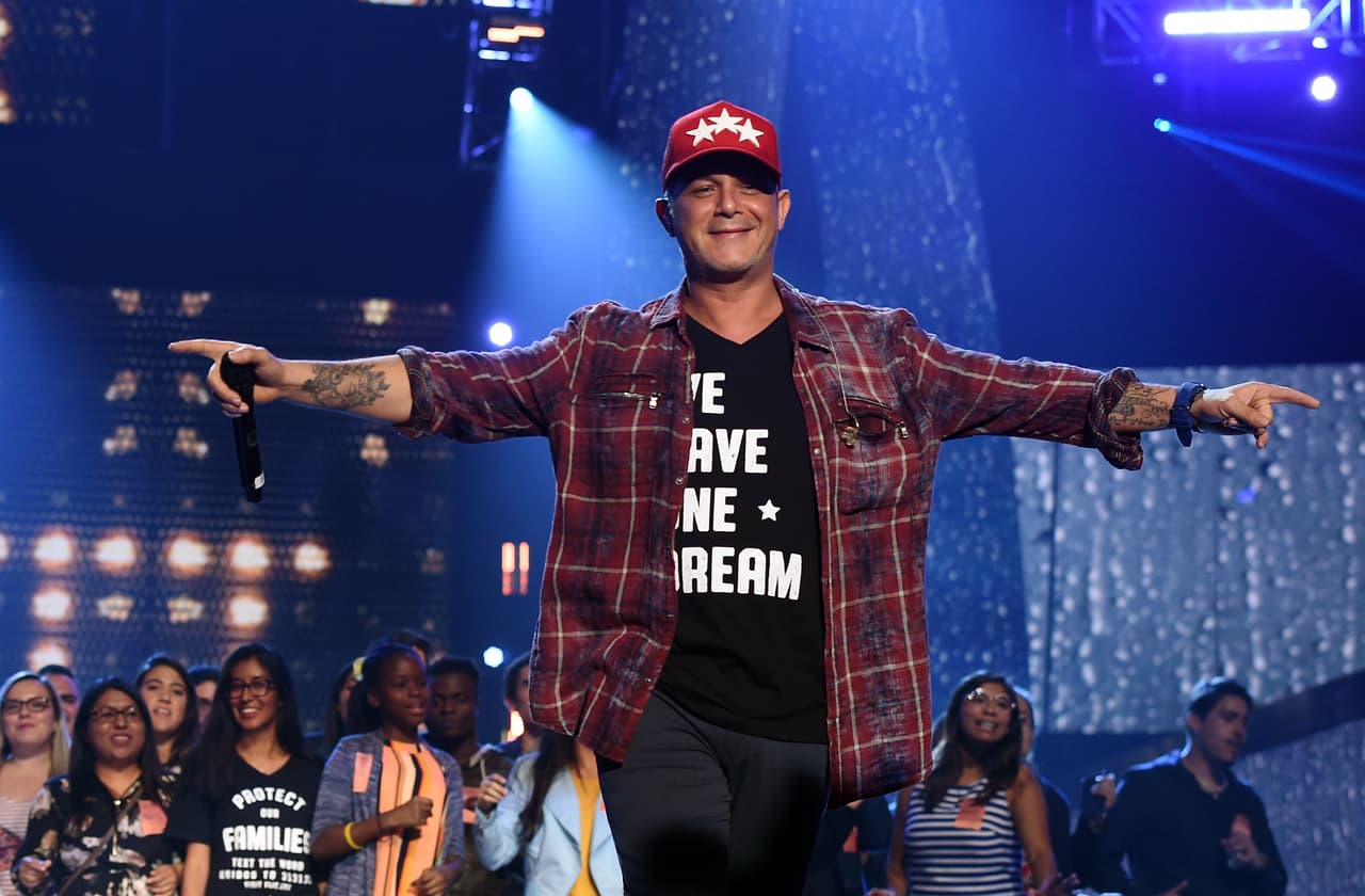 <br>La lista de estrellas es larga, la mayoría de ellas estará una noche antes en 
<a href="https://www.univision.com/shows/premio-lo-nuestro" target="_blank">la ceremonia de Premio Lo Nuestro</a>. Uno de esos artistas es el español Alejandro Sanz, quien presentará su nuevo sencillo 'Back in the city' en PLN.
<br>