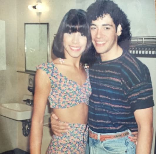 Aquí una foto del recuerdo con Sandy Meléndez, quien sería su esposa un tiempo después.