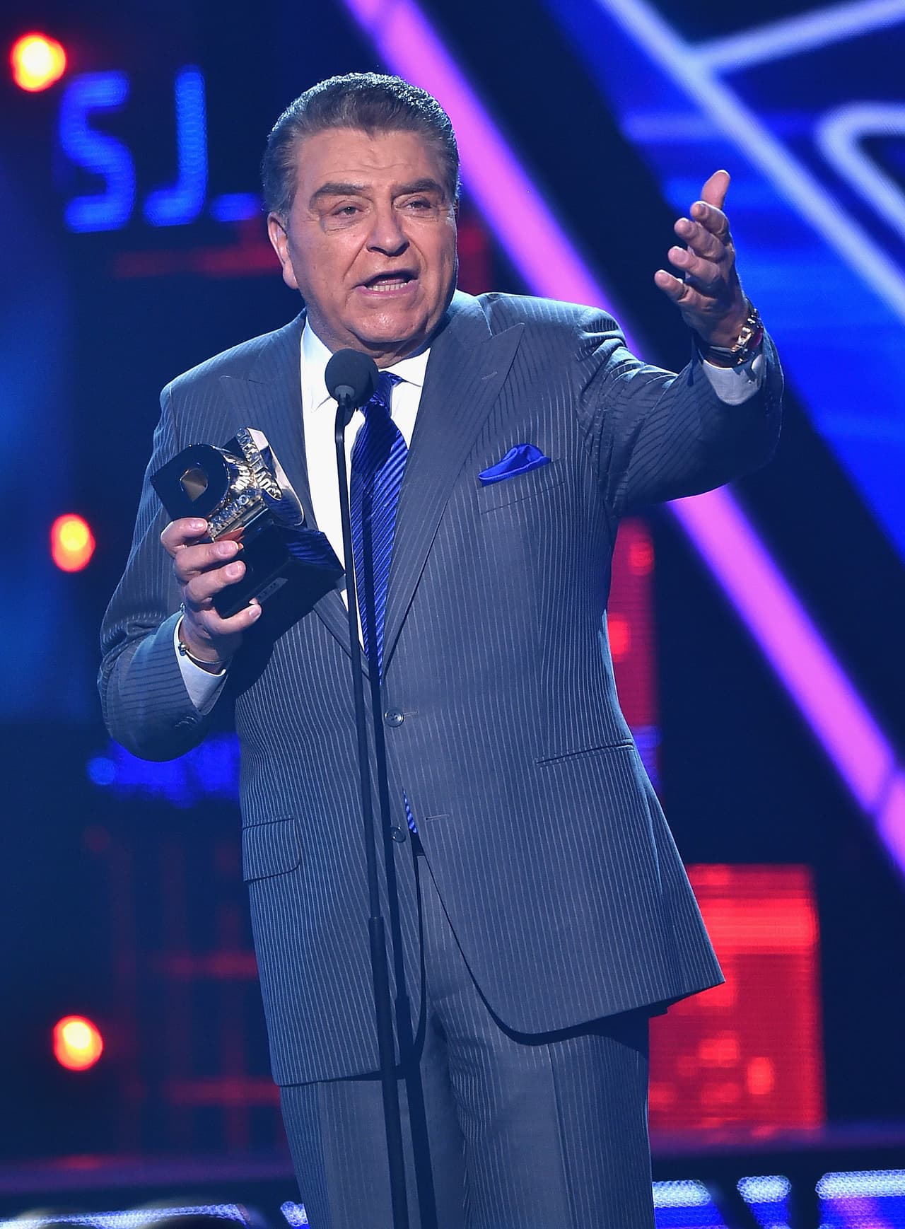 PREMIOS JUVENTUD. Cómo olvidar que durante la entrega de Premios Juventud se reconoció la trayectoria del gran comunicador Don Francisco.