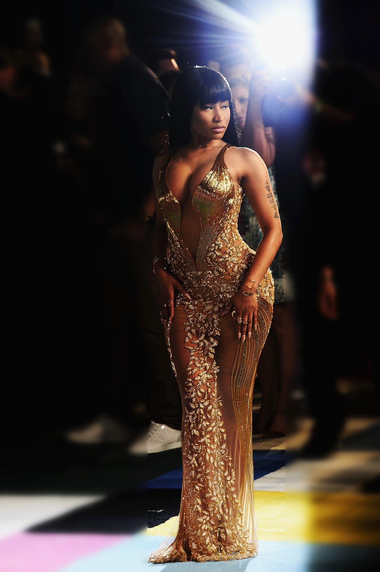 MTV VIDEO MUSIC AWARDS. Hay cosas de este año que quedarán grabadas para siempre y una de ellas son los escotes que lucieron las famosas como Nicky Minaj. Pero no sólo mostró sus encantos...