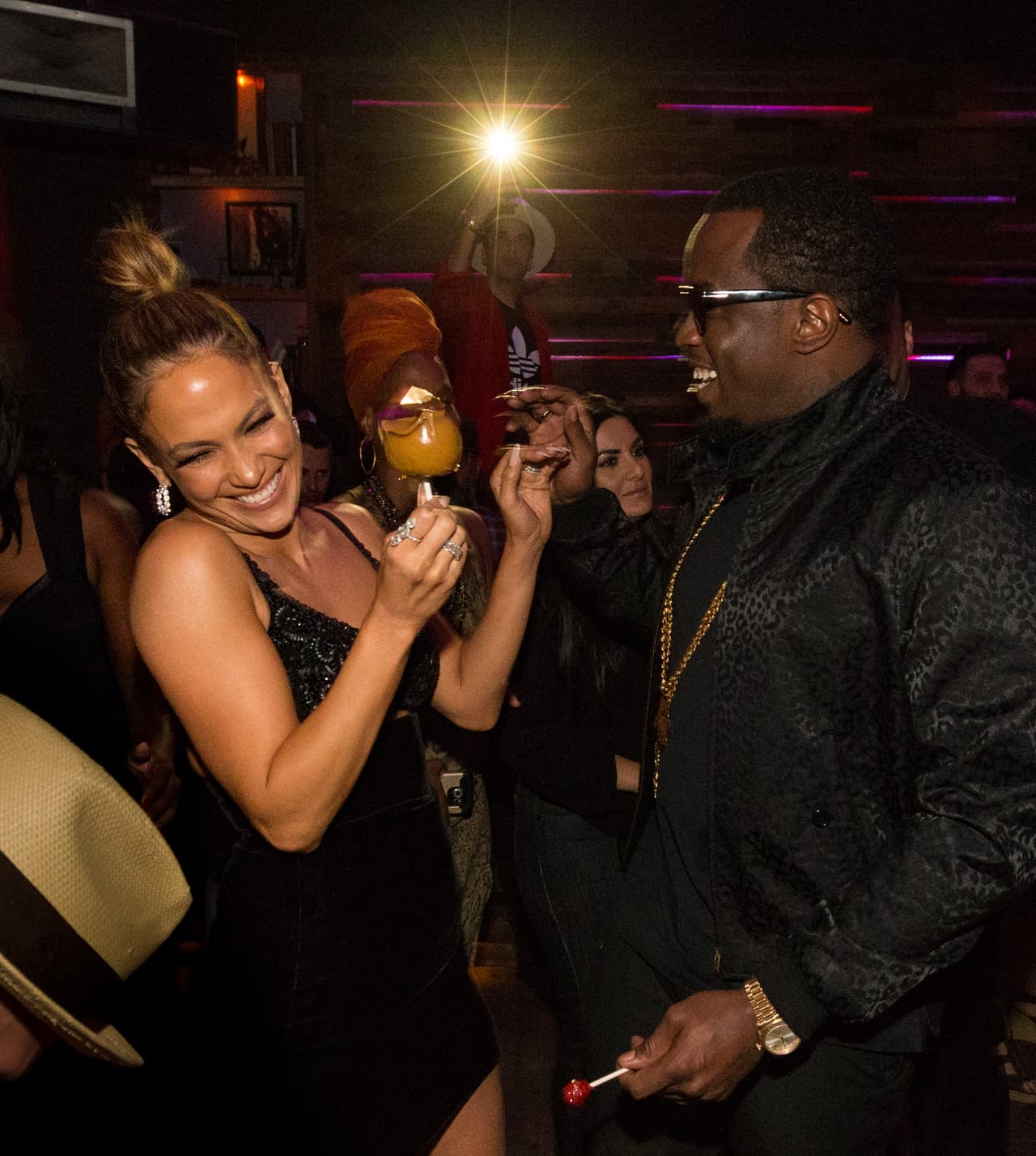 Cómo olvidar que en esa fiesta brindó junto a su ex, P Diddy. ¡Qué fiestón traía Jennifer!