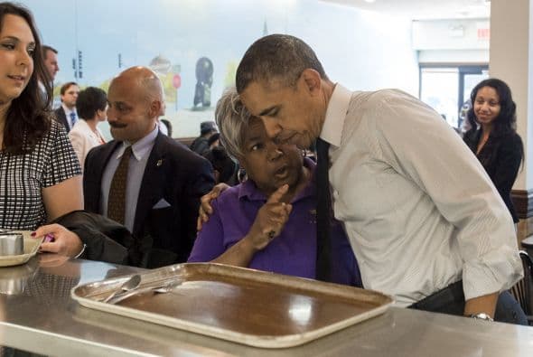En una rápida visita del presidente a Chicago este aprovechó su tiempo al máximo desayunando en Valois su restaurante favorito en Hyde Park con el gobernador de IL Pat Quinn