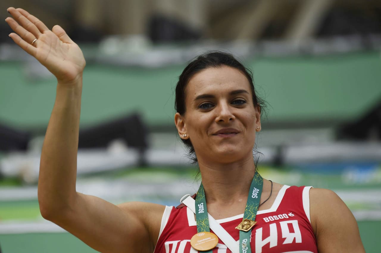 La zarina de la pértiga Yelena Isinbáyeva, una de las grandes ausencias de los Juegos Olímpicos, anunciará su retirada definitiva de las pistas mañana, viernes, en Río de Janeiro.