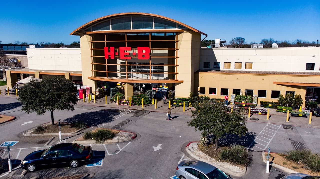 H-E-B cierra supermercados hasta el miércoles por condiciones invernales