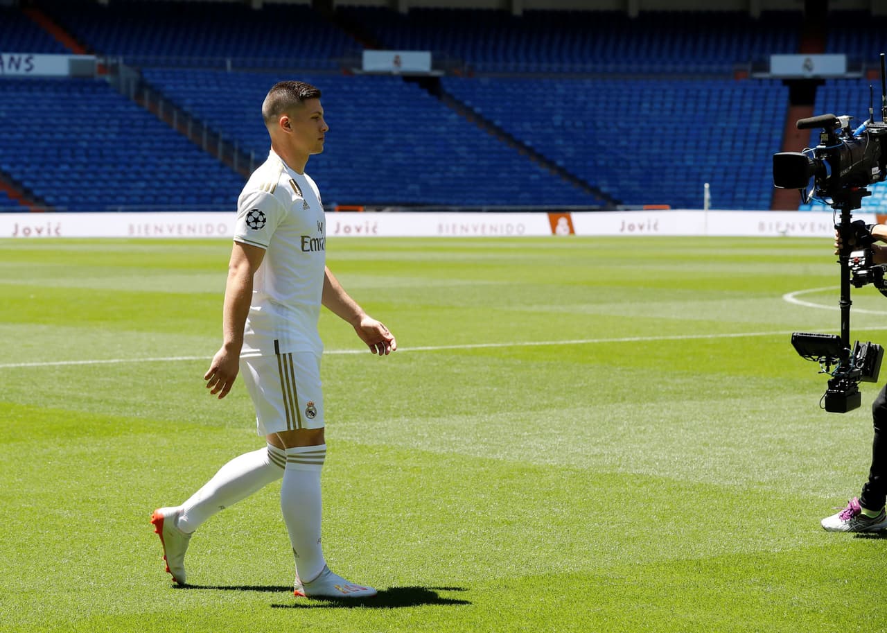 Y agregó, para meterle presión: "has hecho una magnífica temporada, marcando 27 goles, siendo uno de los mejores goleadores de Europa, pero la afición del Madrid te va a pedir más".