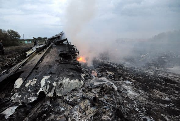 Una aeronave de Malaysia Airlines se estrelló con 298 personas abordo.
